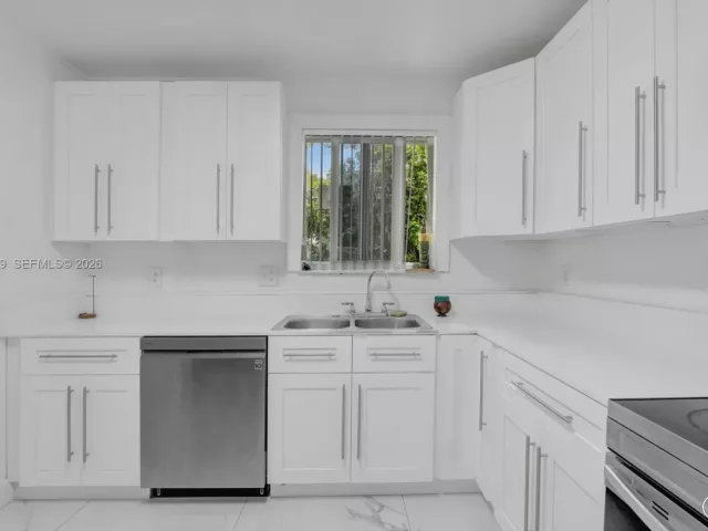 3-bedroom home for sale in Pembroke Pines - 311 SW 68th Ter - MondialRealty