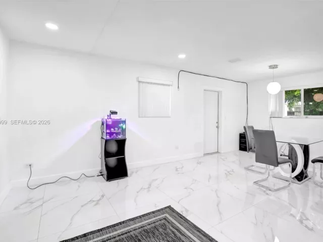 3-bedroom home for sale in Pembroke Pines - 311 SW 68th Ter - MondialRealty