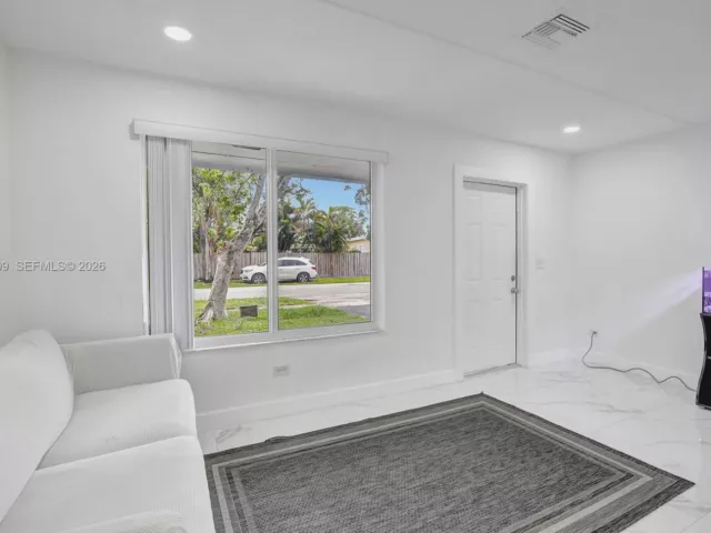 3-bedroom home for sale in Pembroke Pines - 311 SW 68th Ter - MondialRealty