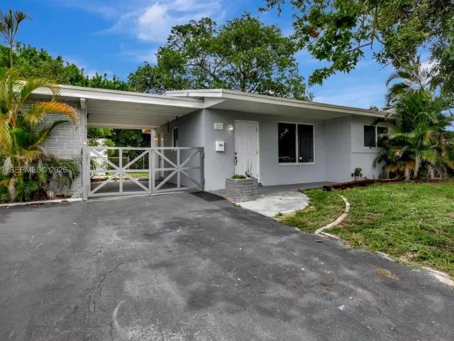 3-bedroom home for sale in Pembroke Pines - 311 SW 68th Ter - MondialRealty