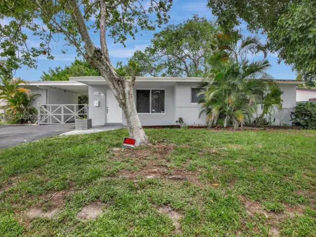 3-bedroom home for sale in Pembroke Pines - 311 SW 68th Ter - MondialRealty