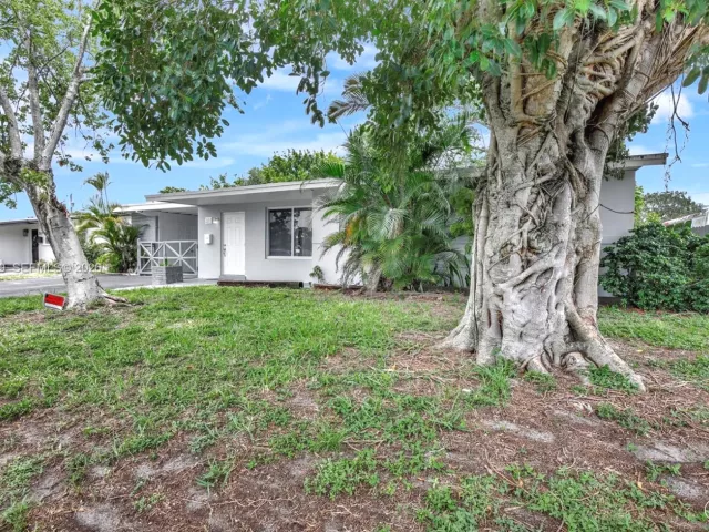 3-bedroom home for sale in Pembroke Pines - 311 SW 68th Ter - MondialRealty