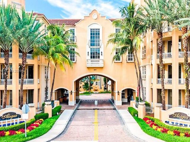 1-bedroom condo for sale in Aventura - 3001 NE 185th St 638 - MondialRealty
