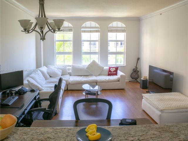 1-bedroom condo for sale in Aventura - 3001 NE 185th St 638 - MondialRealty