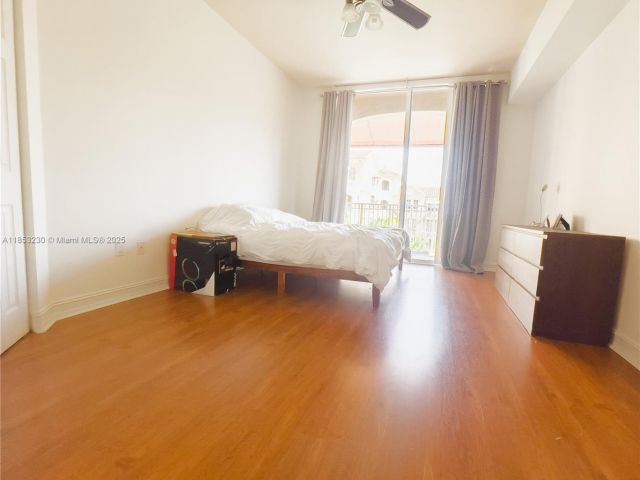 1-bedroom condo for sale in Aventura - 3001 NE 185th St 638 - MondialRealty