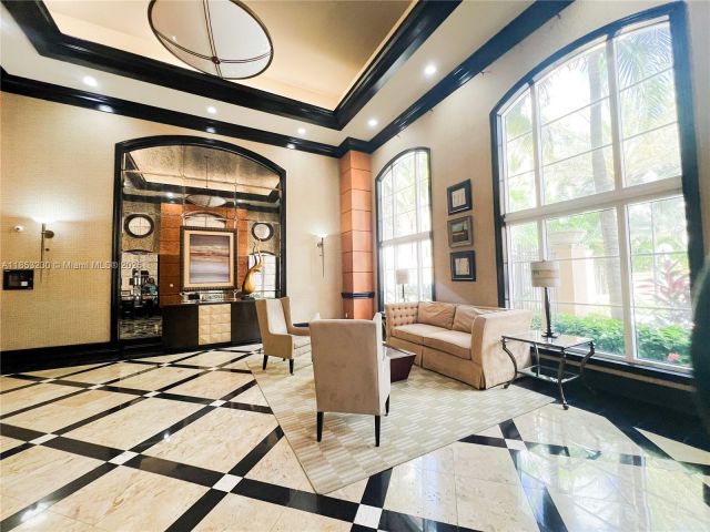 1-bedroom condo for sale in Aventura - 3001 NE 185th St 638 - MondialRealty