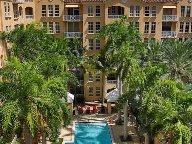 1-bedroom condo for sale in Aventura - 3001 NE 185th St 638 - MondialRealty