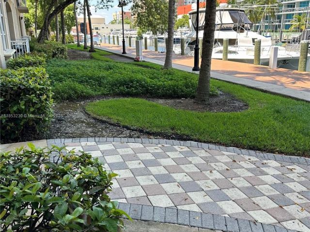 1-bedroom condo for sale in Aventura - 3001 NE 185th St 638 - MondialRealty