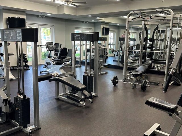 1-bedroom condo for sale in Aventura - 3001 NE 185th St 638 - MondialRealty