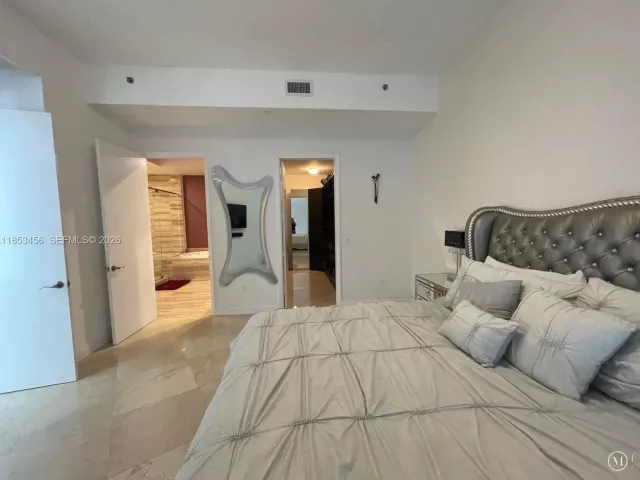 3-bedroom condo for rent in Sunny Isles Beach - 16001 COLLINS AVE 4107 - MondialRealty