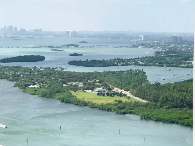 3-bedroom condo for rent in Sunny Isles Beach - 16001 COLLINS AVE 4107 - MondialRealty