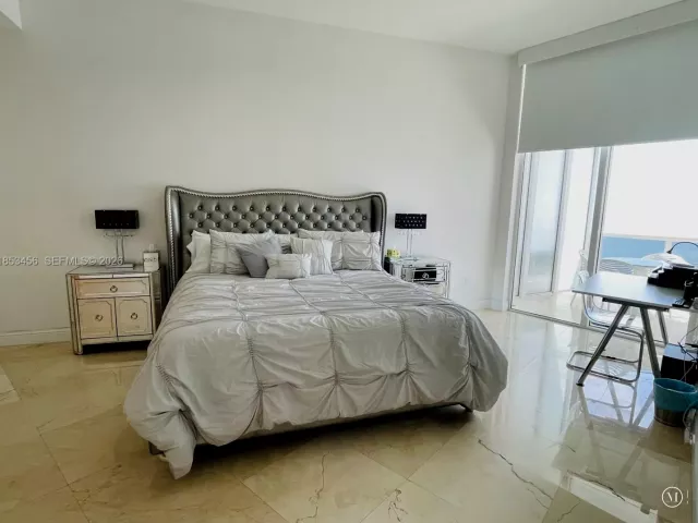 3-bedroom condo for rent in Sunny Isles Beach - 16001 COLLINS AVE 4107 - MondialRealty