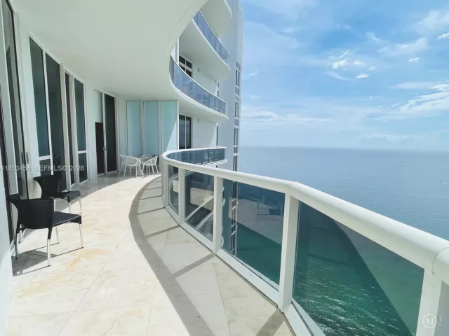 3-bedroom condo for rent in Sunny Isles Beach - 16001 COLLINS AVE 4107 - MondialRealty