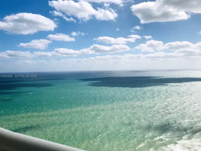 3-bedroom condo for rent in Sunny Isles Beach - 16001 COLLINS AVE 4107 - MondialRealty