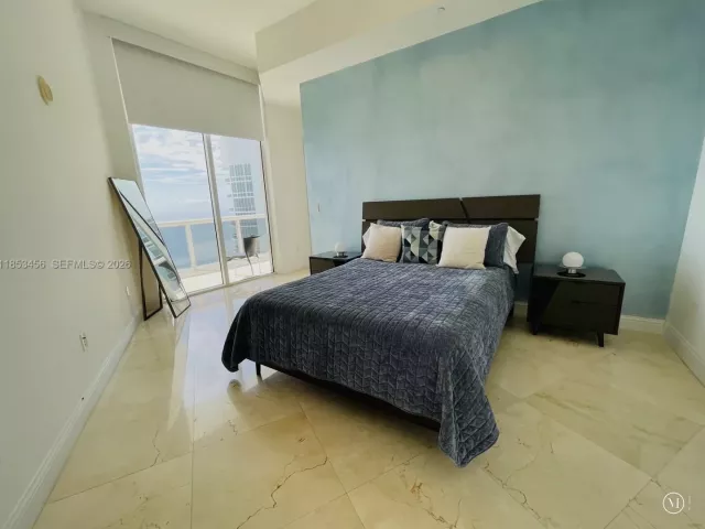 3-bedroom condo for rent in Sunny Isles Beach - 16001 COLLINS AVE 4107 - MondialRealty