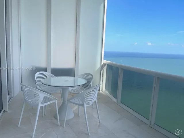 3-bedroom condo for rent in Sunny Isles Beach - 16001 COLLINS AVE 4107 - MondialRealty