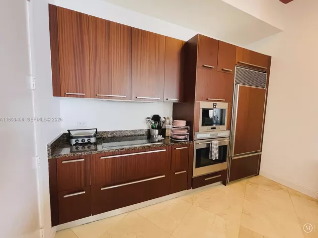 3-bedroom condo for rent in Sunny Isles Beach - 16001 COLLINS AVE 4107 - MondialRealty