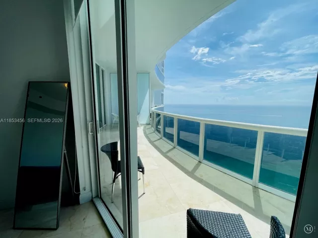 3-bedroom condo for rent in Sunny Isles Beach - 16001 COLLINS AVE 4107 - MondialRealty