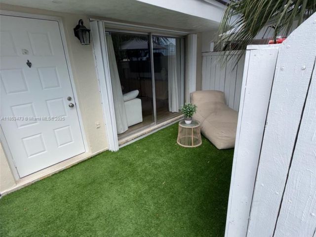 2-bedroom home for rent in Miami - 4530 SW 68th Ct Cir 35-6 - MondialRealty