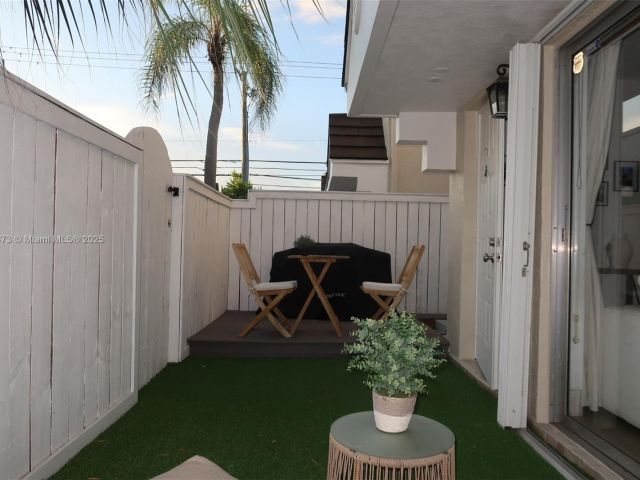 2-bedroom home for rent in Miami - 4530 SW 68th Ct Cir 35-6 - MondialRealty