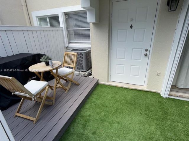 2-bedroom home for rent in Miami - 4530 SW 68th Ct Cir 35-6 - MondialRealty