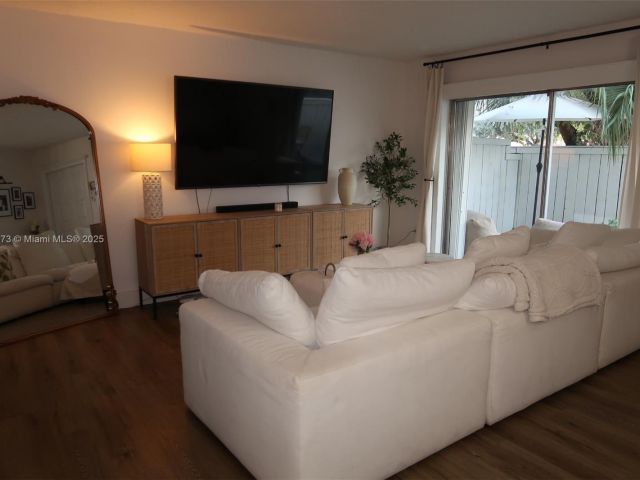 2-bedroom home for rent in Miami - 4530 SW 68th Ct Cir 35-6 - MondialRealty