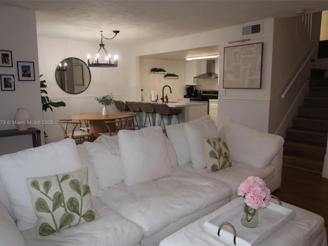 2-bedroom home for rent in Miami - 4530 SW 68th Ct Cir 35-6 - MondialRealty