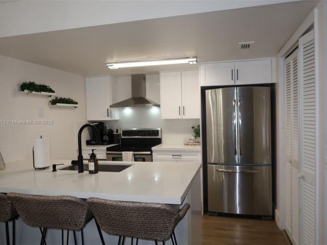 2-bedroom home for rent in Miami - 4530 SW 68th Ct Cir 35-6 - MondialRealty