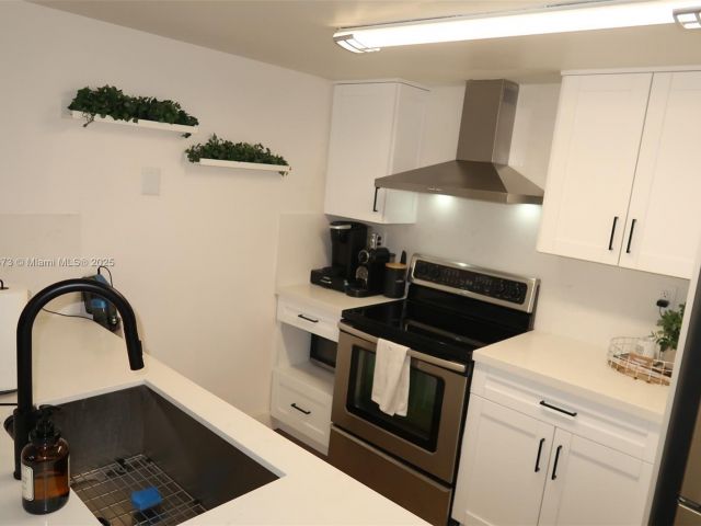 2-bedroom home for rent in Miami - 4530 SW 68th Ct Cir 35-6 - MondialRealty