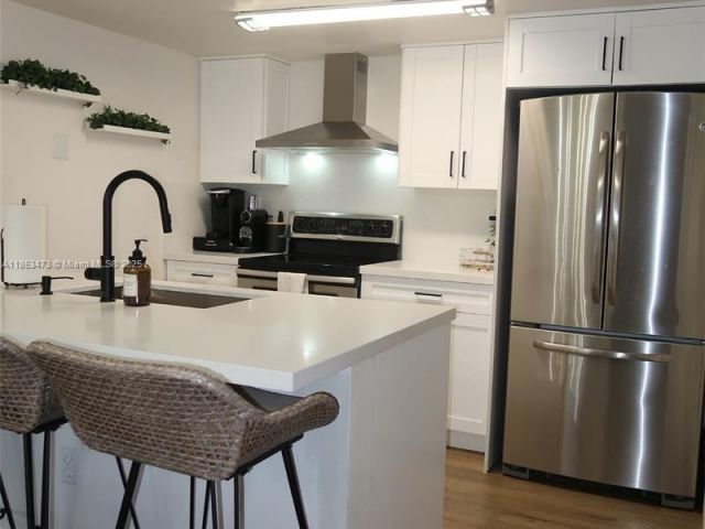 2-bedroom home for rent in Miami - 4530 SW 68th Ct Cir 35-6 - MondialRealty