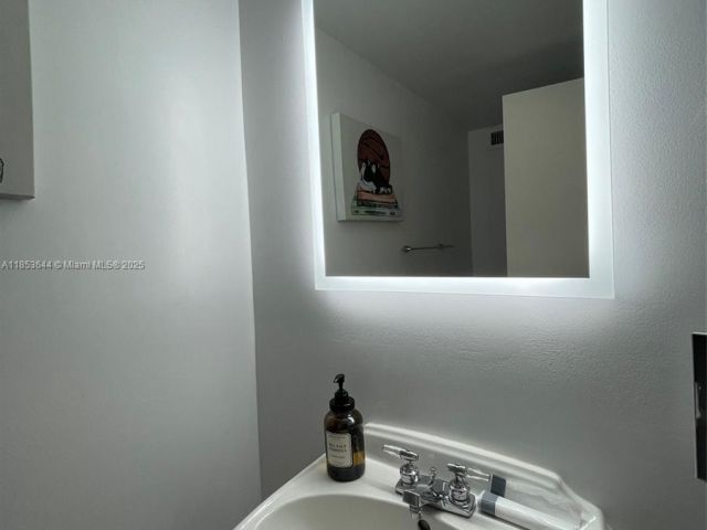 Apartment for rent  Unit # - photo 7432884