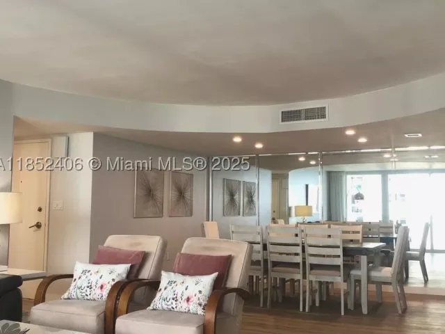2-bedroom condo for sale in Hollywood - 2751 S Ocean Dr 1406-S - MondialRealty
