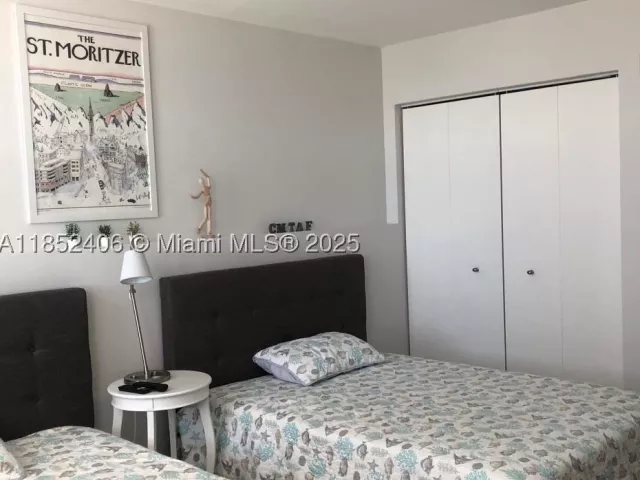 2-bedroom condo for sale in Hollywood - 2751 S Ocean Dr 1406-S - MondialRealty