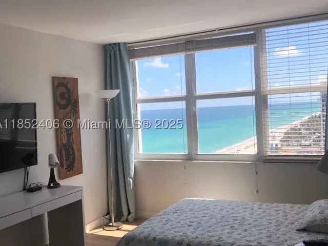 2-bedroom condo for sale in Hollywood - 2751 S Ocean Dr 1406-S - MondialRealty