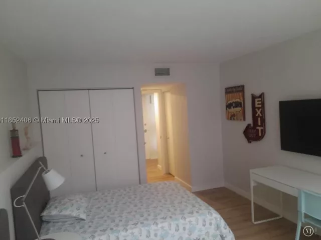 2-bedroom condo for sale in Hollywood - 2751 S Ocean Dr 1406-S - MondialRealty