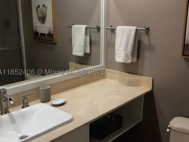 2-bedroom condo for sale in Hollywood - 2751 S Ocean Dr 1406-S - MondialRealty