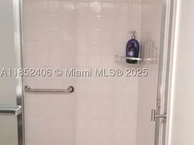 2-bedroom condo for sale in Hollywood - 2751 S Ocean Dr 1406-S - MondialRealty