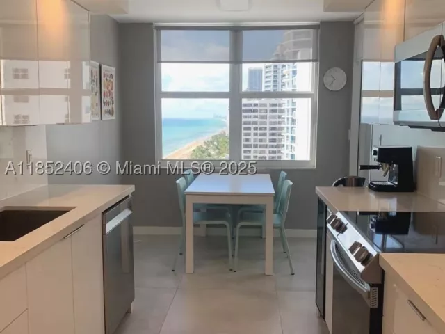 2-bedroom condo for sale in Hollywood - 2751 S Ocean Dr 1406-S - MondialRealty