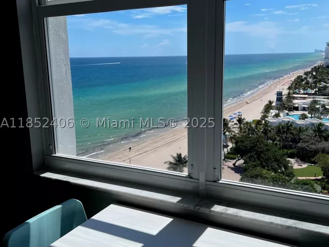 2-bedroom condo for sale in Hollywood - 2751 S Ocean Dr 1406-S - MondialRealty