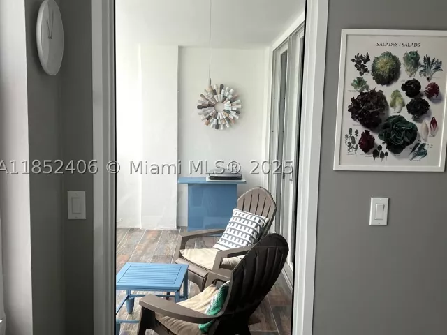 2-bedroom condo for sale in Hollywood - 2751 S Ocean Dr 1406-S - MondialRealty