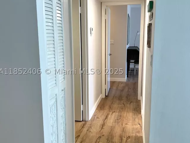 2-bedroom condo for sale in Hollywood - 2751 S Ocean Dr 1406-S - MondialRealty