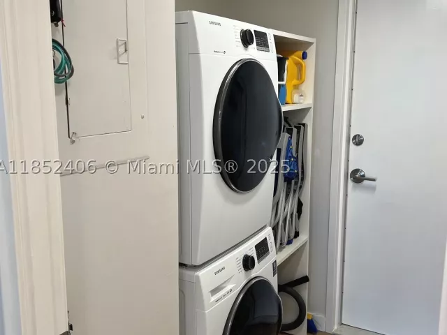 2-bedroom condo for sale in Hollywood - 2751 S Ocean Dr 1406-S - MondialRealty