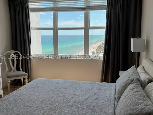 2-bedroom condo for sale in Hollywood - 2751 S Ocean Dr 1406-S - MondialRealty