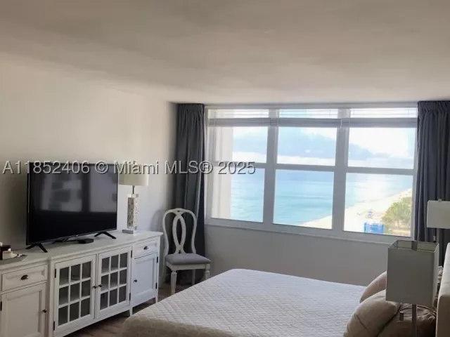 2-bedroom condo for sale in Hollywood - 2751 S Ocean Dr 1406-S - MondialRealty