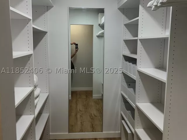 2-bedroom condo for sale in Hollywood - 2751 S Ocean Dr 1406-S - MondialRealty