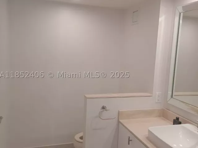 2-bedroom condo for sale in Hollywood - 2751 S Ocean Dr 1406-S - MondialRealty