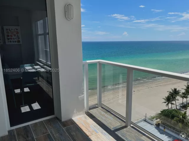 2-bedroom condo for sale in Hollywood - 2751 S Ocean Dr 1406-S - MondialRealty
