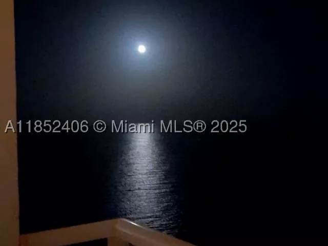 2-bedroom condo for sale in Hollywood - 2751 S Ocean Dr 1406-S - MondialRealty