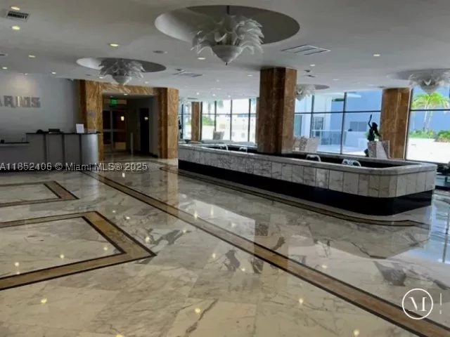 2-bedroom condo for sale in Hollywood - 2751 S Ocean Dr 1406-S - MondialRealty