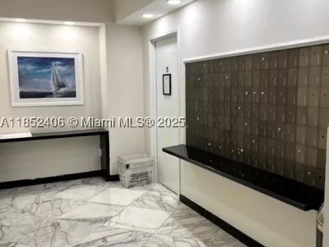 2-bedroom condo for sale in Hollywood - 2751 S Ocean Dr 1406-S - MondialRealty
